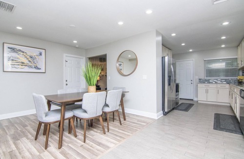 Brandon House | Luxury 3 Bedroom 2 Bath w/2 Car Garage