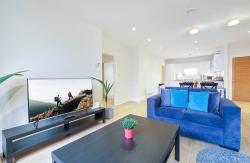 Maidenhead Apartment | Luxury 3 Bedroom Apartment with Parking