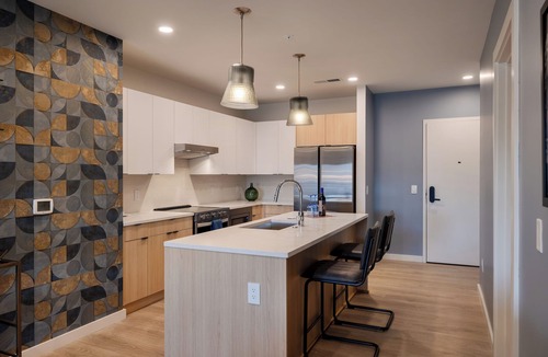 Eighth Avenue Condo | Luxury 3-bedroom condo in Downtown Nashville- Walkable to Broadway & Gulch