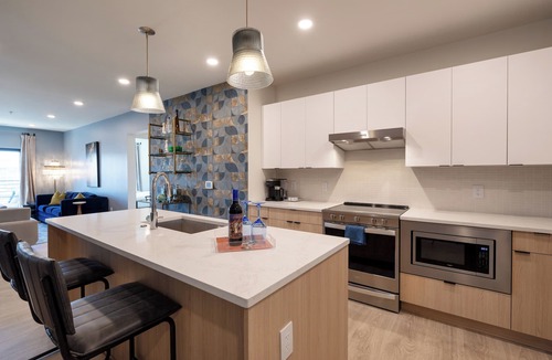 Eighth Avenue Condo | Luxury 3-bedroom condo in Downtown Nashville- Walkable to Broadway & Gulch