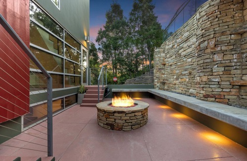 Hollywood Dell House | Luxury 3-Bedroom Estate, High-End Comfort & Style