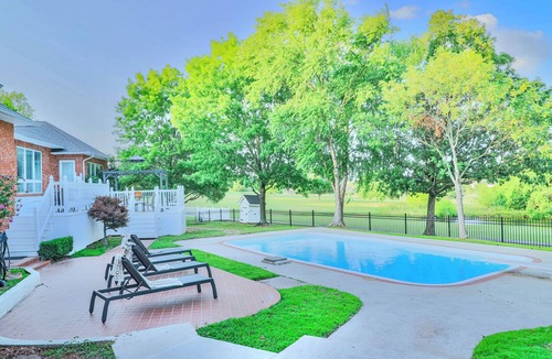 McAlester House | Luxury 3-Bedroom Home on Golf-Course in McAlester