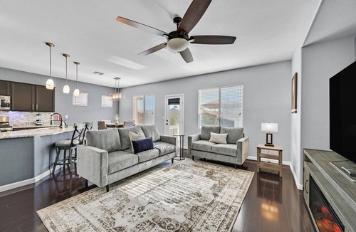Rhodes Ranch House | Luxury 3-bedroom house with pool & hot tub 2 minutes from Durango Hotel!
