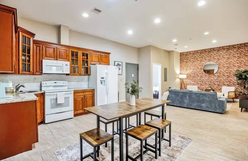 Chinatown Apartment | Luxury 3-bedroom in Center City Philadelphia- Walkable & Safe Neighborhood