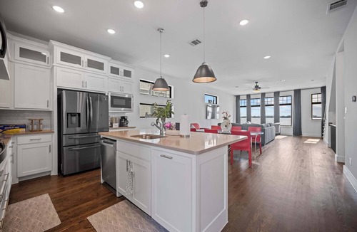 Rowlett House | Luxury 3 Bedroom Waterfront Home Near Dallas