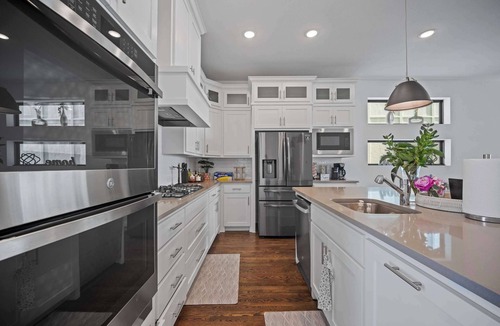 Rowlett House | Luxury 3 Bedroom Waterfront Home Near Dallas