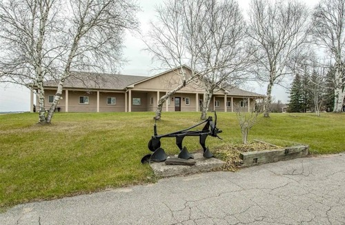 Nobleton Other | Luxury 3 Bedrooms Guest House In King City