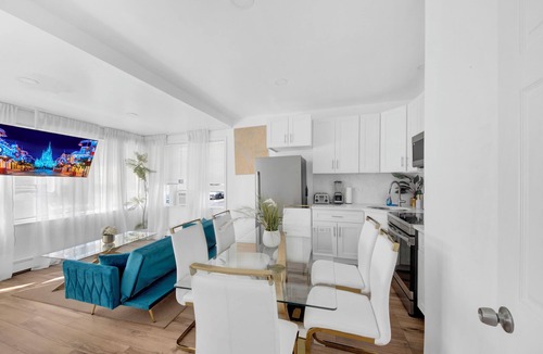 Bryn Mawr House | Luxury 3 BR Near NYC with Easy Parking