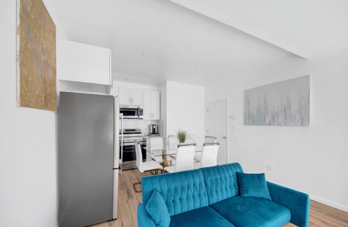 Bryn Mawr House | Luxury 3 BR Near NYC with Easy Parking