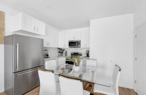 Bryn Mawr House | Luxury 3 BR Near NYC with Easy Parking