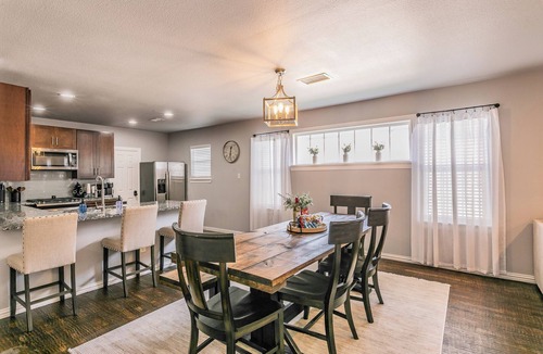 Fort Worth House | Luxury 3 King Beds Sleeps 10 Office Near TCU, Dickies, & Hospitals