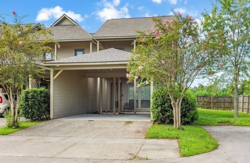 South Baton Rouge Condo | Luxury 3 Kings, Fully Equipped, near LSU