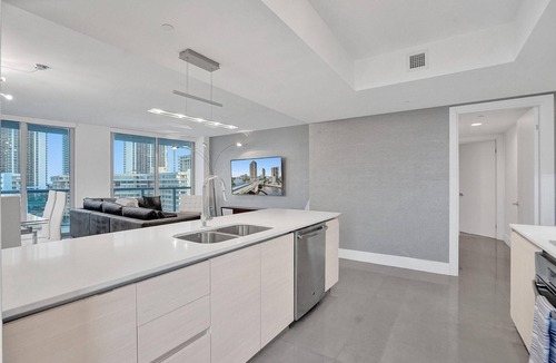 Hallandale Beach Apartment | LUXURY 3BD APARTMENT BEACHWALK