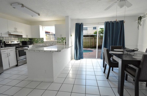 Margate House | Luxury 3BDR + Pool
