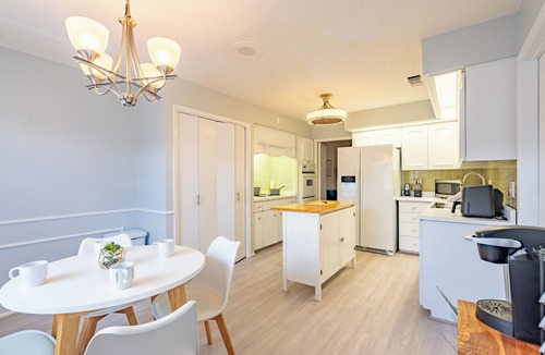 Oak Park - Northwood Condo | Luxury 3Bdrm condo in Alamo Heights near find dining