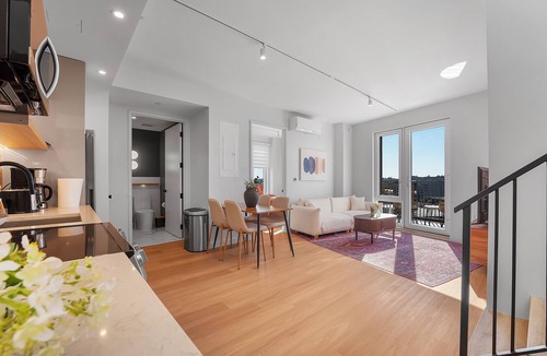 Greenpoint Apartment | Luxury 3bed/2bath with private outdoor deck.