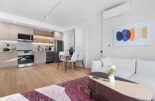 Greenpoint Apartment | Luxury 3bed/2bath with private outdoor deck.