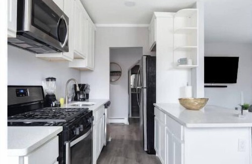 New Rochelle House | Luxury 3Bed Private Apartment with parking