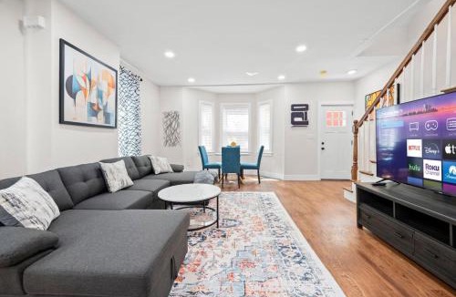 Allston Apartment | Luxury 3BR 2BA apt near Harvard with Free Parking
