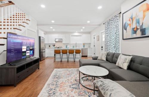 Allston Apartment | Luxury 3BR 2BA apt near Harvard with Free Parking