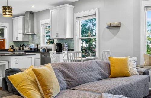 Highland Park Apartment | Luxury 3BR 2BA Boston Penthouse