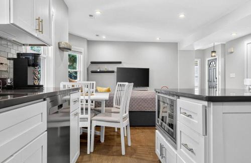 Highland Park Apartment | Luxury 3BR 2BA Boston Penthouse