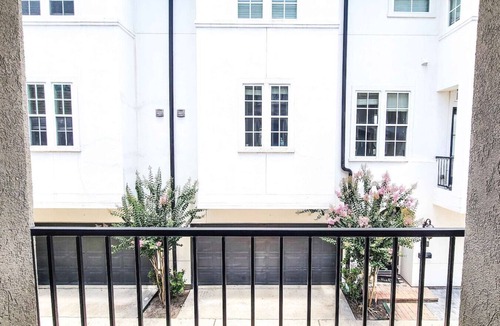 Washington Ave./ Memorial Park Villa | Luxury 3BR/3.5BA Townhouse