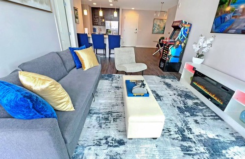 North Buckhead Apartment | Luxury 3BR Buckhead Penthouse/Pool/Balcony/Walk to Lenox,Phipps Plaza & Marta