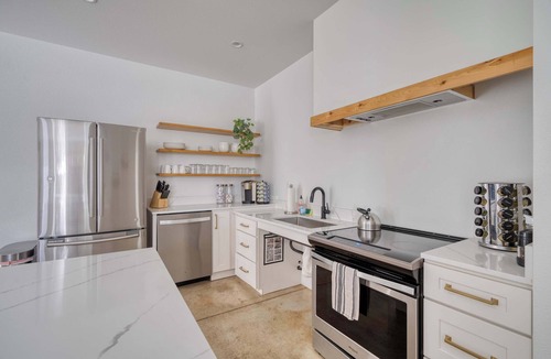 Humboldt Apartment | Luxury 3BR Condo - Alberta & Mississippi Eats