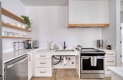 Humboldt Apartment | Luxury 3BR Condo - Alberta & Mississippi Eats