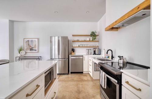 Humboldt Apartment | Luxury 3BR Condo - Alberta & Mississippi Eats