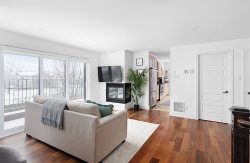 Boisbriand House | Luxury 3BR Condo – Family Friendly & Wi-Fi