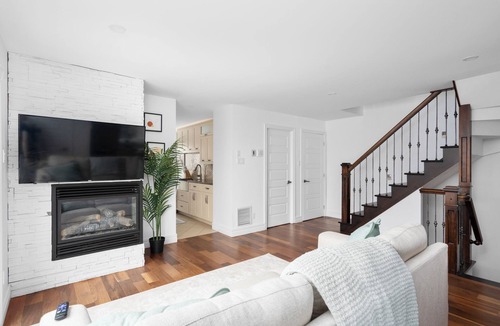 Boisbriand House | Luxury 3BR Condo – Family Friendly & Wi-Fi