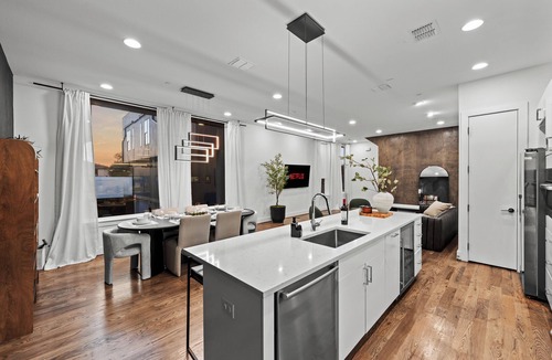 Kessler House | Luxury 3BR Dallas Bishop Arts! Rooftop + Skyline + MiniGolf + Firepit + WorldCup