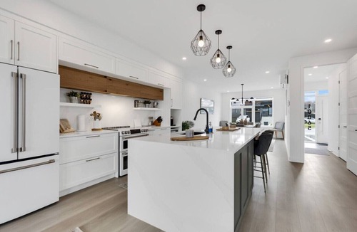 Mirabel House | Luxury 3BR Escape – Jacuzzi & High-Speed Wi-Fi -1