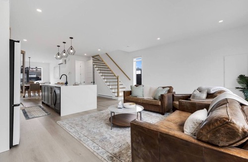 Mirabel House | Luxury 3BR Escape – Jacuzzi & High-Speed Wi-Fi -1