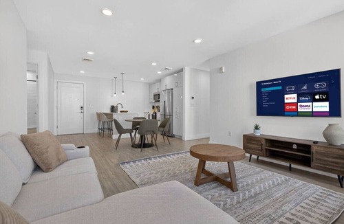 Allston Apartment | Luxury 3BR | Free Parking | Harvard/BU | ROKU TV