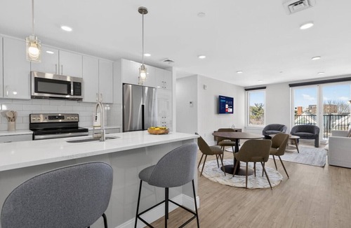 Allston Apartment | Luxury 3BR | Free Parking | Harvard/BU | ROKU TV