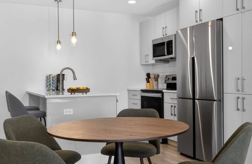 Allston Apartment | Luxury 3BR | Free Parking | Harvard/BU | ROKU TV