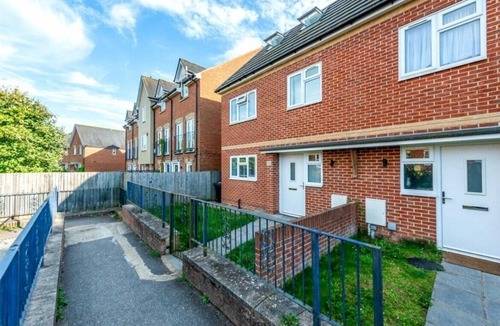 Petham House | Luxury 3BR Home, Chartham, Parking &Hot Tub