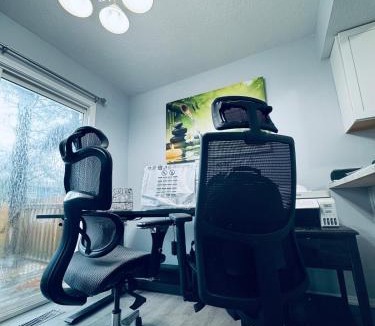 Bloomington House | LUXURY 3BR Home Near IU & Downtown