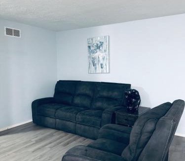 Bloomington House | LUXURY 3BR Home Near IU & Downtown