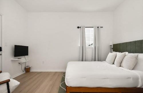 Greater East End House | Luxury 3BR Home, Private Yard, Near Stadiums