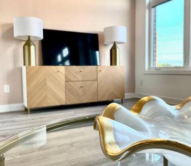 Stouffville House | Luxury 3BR home with free parking, full kitchen in Stouffville Markham