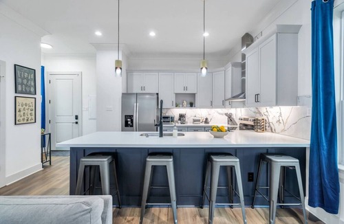Tulane - Gravier House | Luxury 3BR Mid-City home with 3 king beds, fire pit, EV charger & parking. Steps to parade route.