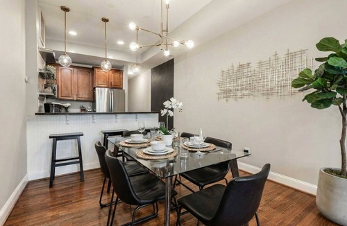 Columbia Heights Apartment | Luxury 3BR+Parking | Heart of DC | Steps to Metro