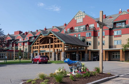 West Dover Condo | Luxury 3BR Penthouse | Sauna + Fireplace