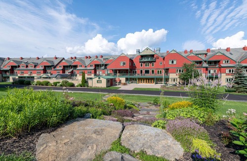 West Dover Condo | Luxury 3BR Penthouse | Sauna + Fireplace
