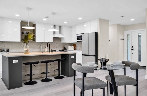 Saddlebrook House | Luxury 3BR Pool Home | Bikes, Lanai, Fire Pit | 1-Month Minimum Stay
