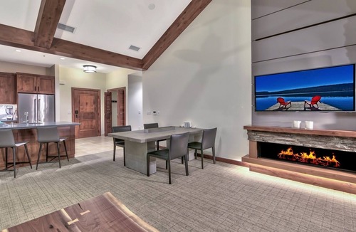 Lakeside Park Condo | Luxury 3Br Residence steps from Heavenly Village & Gondola